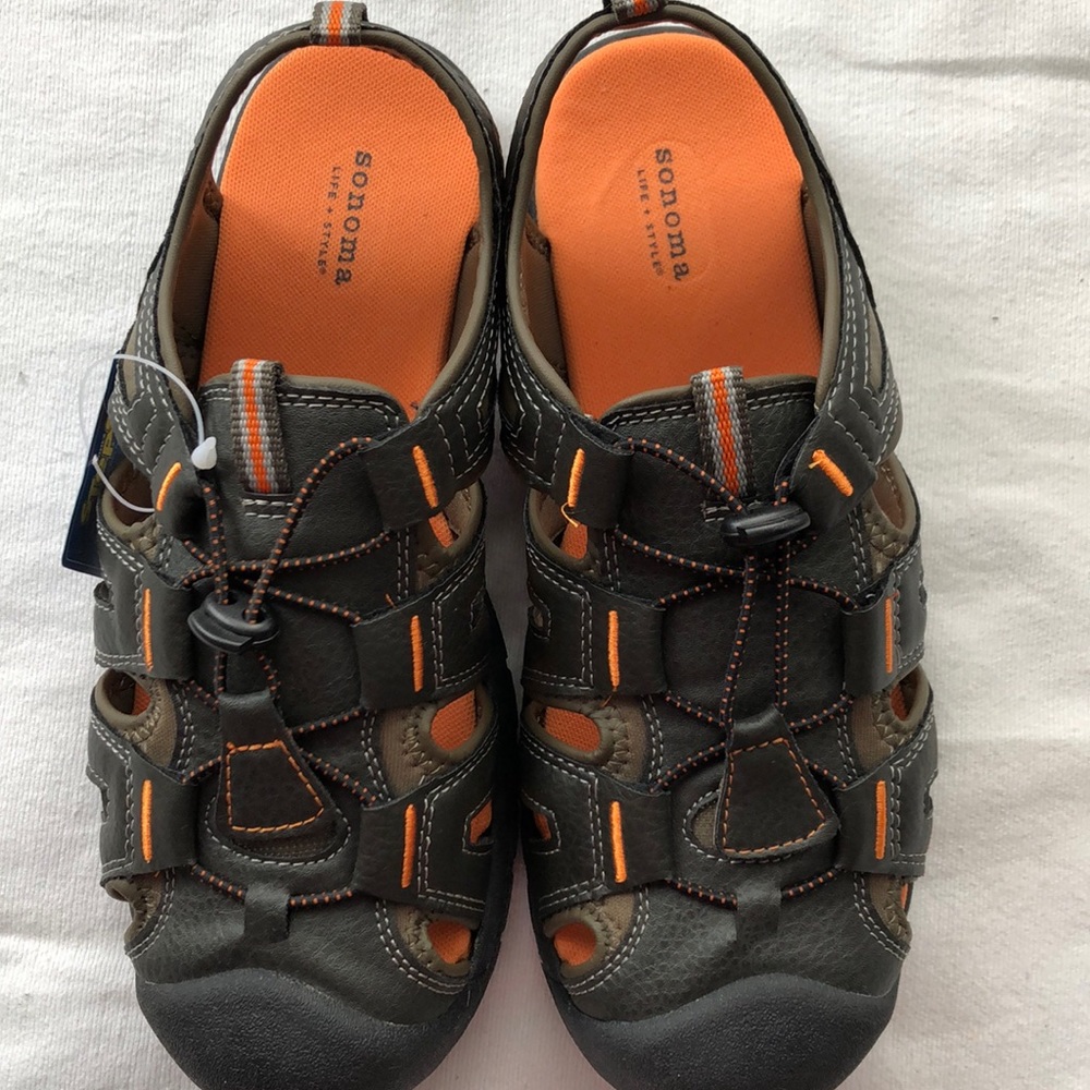 Sonoma boys sandals in size 6 .NWT